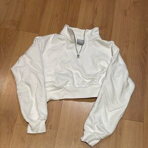 Women’s Aritzia cropped quarter zip